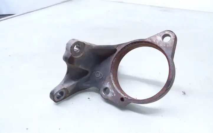Toyota Avensis T270 (2009 - 2012)  4345705050 Кронштейн подвесного подшипника полуоси