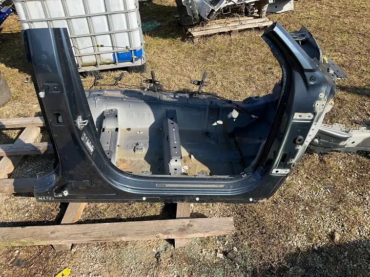 Volvo XC40 (2017 - ) Передний порог кузова — фото 1