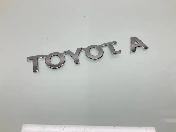 Toyota Hilux (AN10, AN20, AN30) (2011 - 2015) Эмблема модели — фото 1