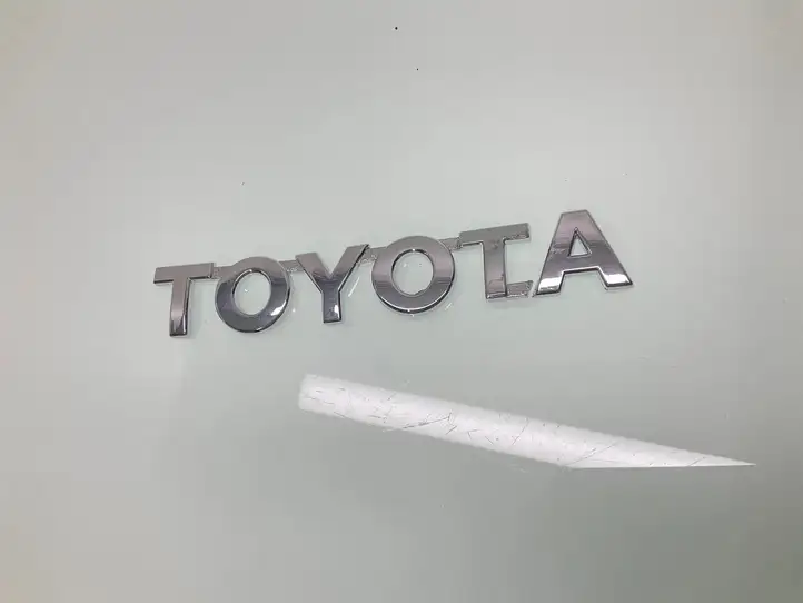Toyota Hilux (AN10, AN20, AN30) (2011 - 2015) Эмблема модели — фото 2
