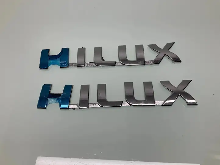 Toyota Hilux (AN10, AN20, AN30) (2011 - 2015) Эмблема модели — фото 2