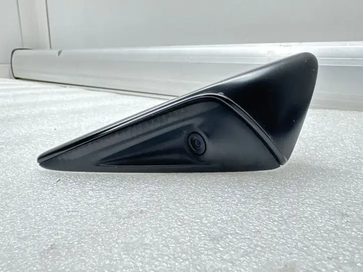 Tesla Model Y (2019 - 2024) 112510750J Боковая камера в крыле — фото 2