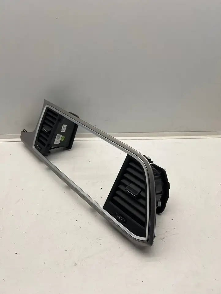 Seat Ateca (2016 - ) 576820951 Центральный воздушный дефлектор — фото 3