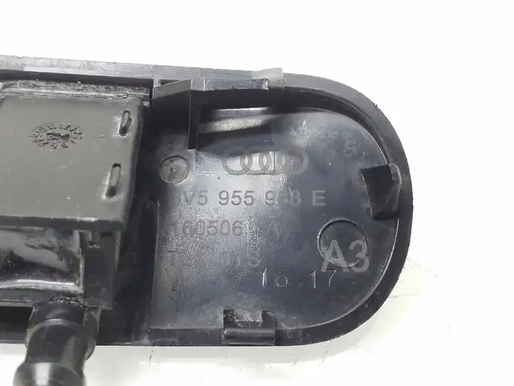 Audi A3/S3 8V (2012 - 2016) 8V5955988E Форсунка омывателя лобового стекла — фото 4