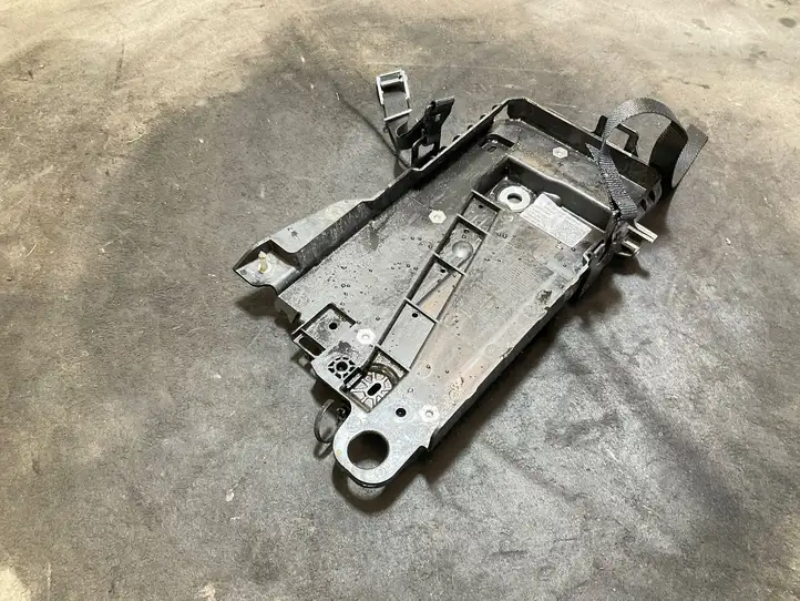 Volvo XC40 (2017 - ) 32348534 Площадка аккумулятора — фото 2