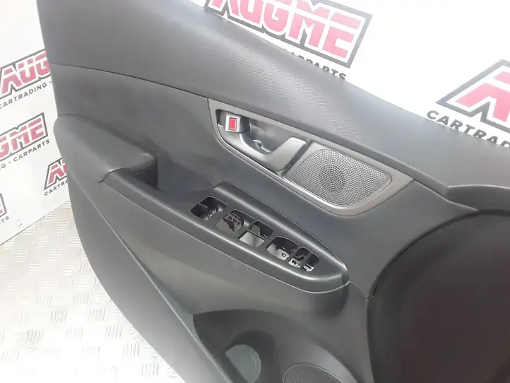 Hyundai Kona I (2017 - 2022) 82351J9000 Обшивка передней двери — фото 3