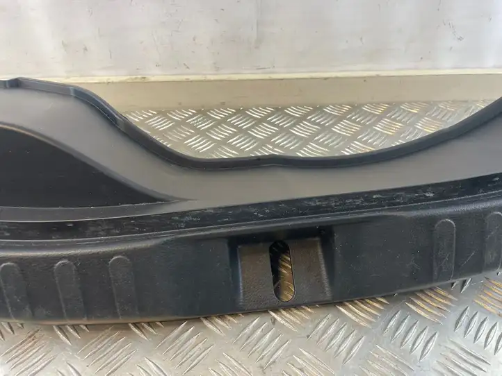 Toyota RAV 4 (XA40) (2012 - 2018) 5838742120 Отделка порога багажника — фото 2