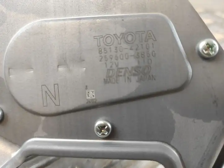 Toyota RAV 4 (XA50) (2018 - ) 8513042101 Двигатель стеклоочистителя заднего стекла — фото 6