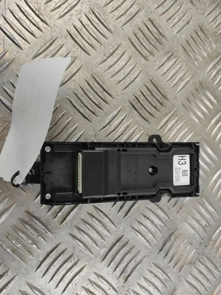 Toyota RAV 4 (XA50) (2018 - ) 8404042030 Кнопка стеклоподъемников — фото 4