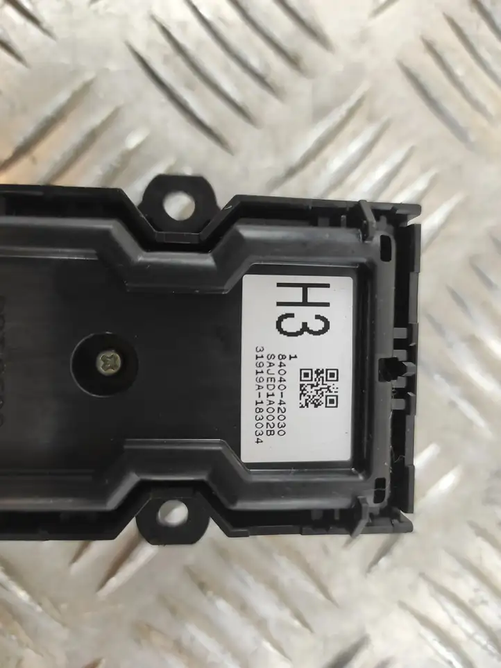 Toyota RAV 4 (XA50) (2018 - ) 8404042030 Кнопка стеклоподъемников — фото 6