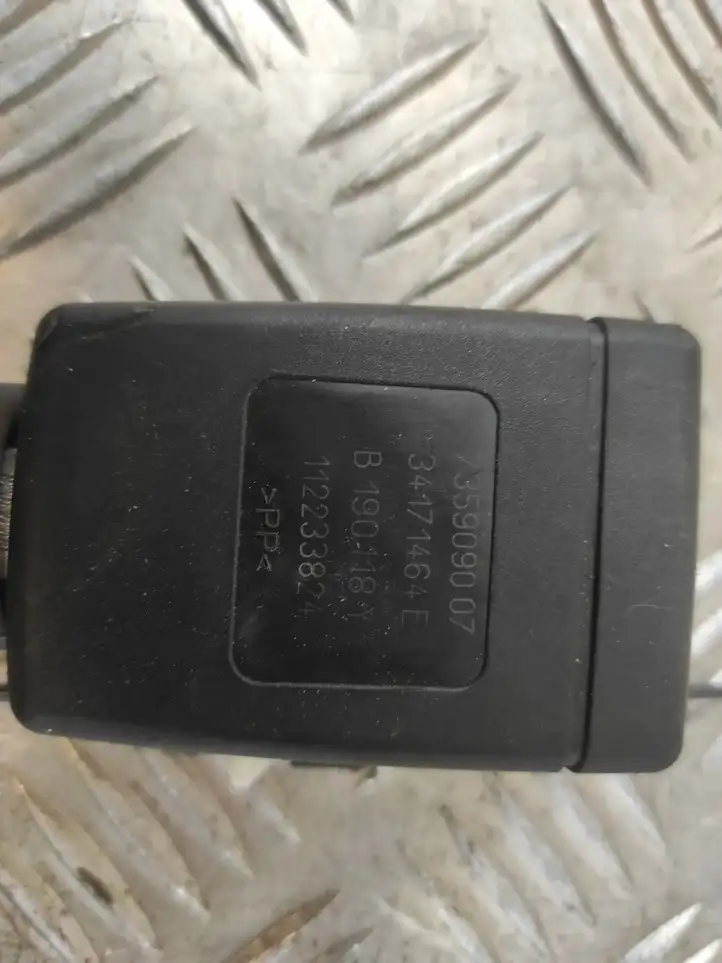 BMW 5 G30 G31 (2016 - ) 735909007 Замок переднего ремня — фото 5