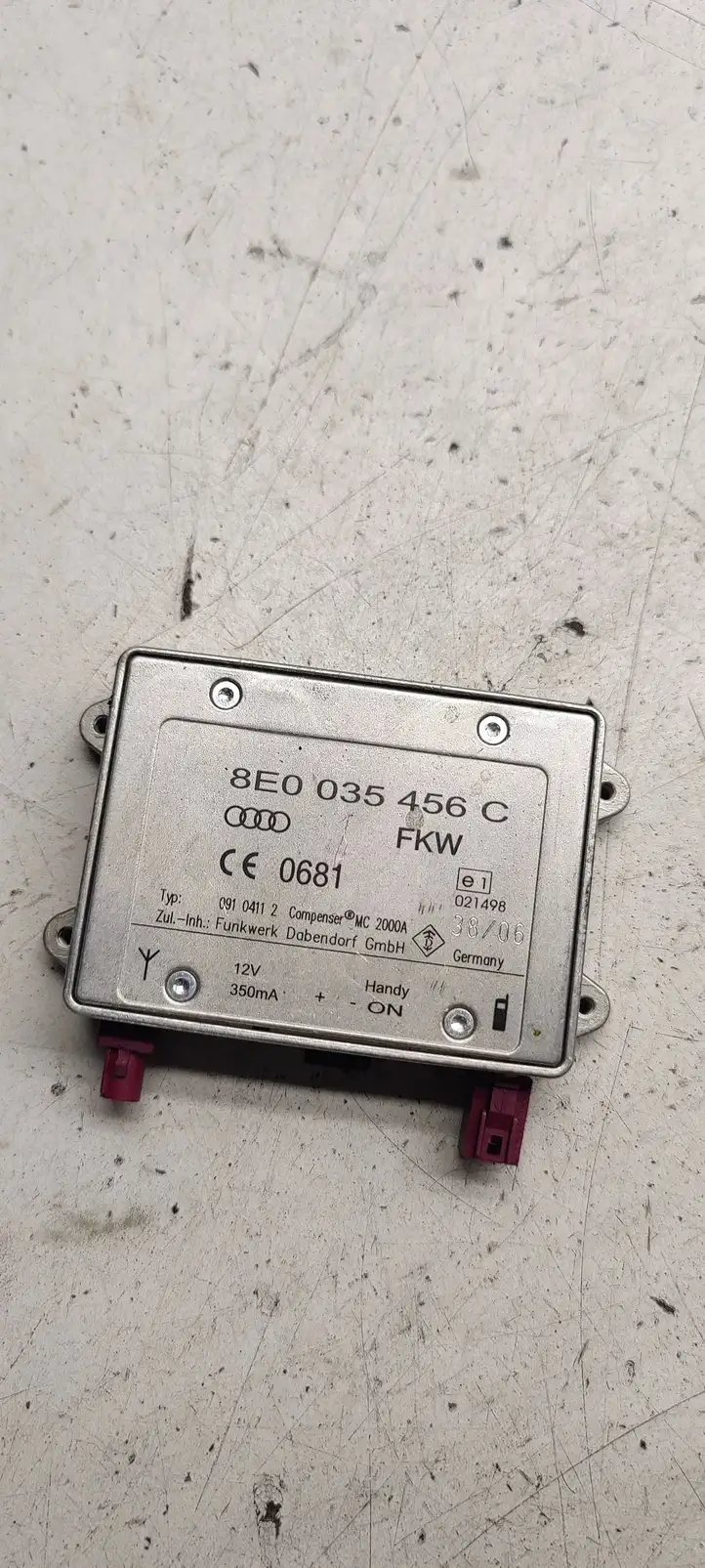 Audi A4 S4 B7 8E 8H (2004 - 2009) 8E0035456C Усилитель антенны — фото 1