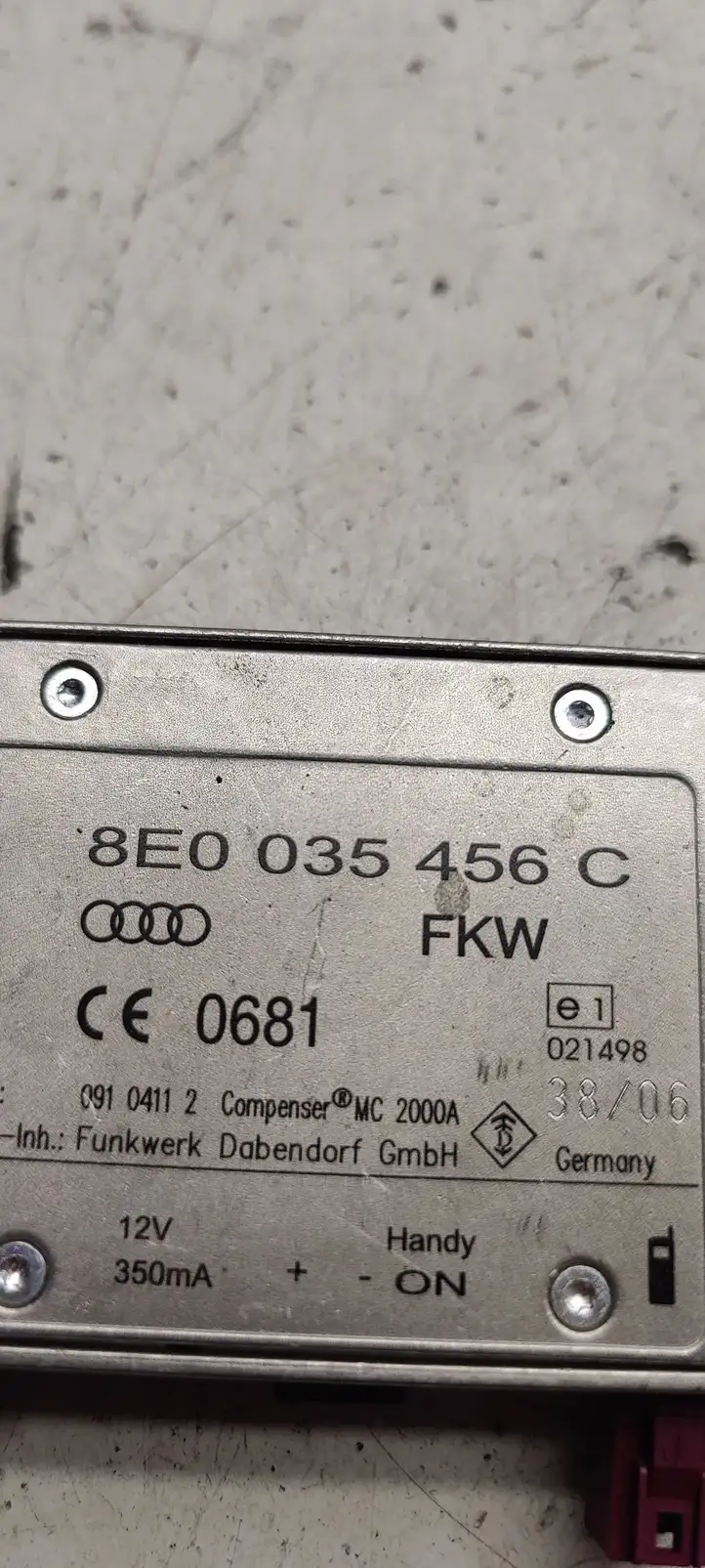 Audi A4 S4 B7 8E 8H (2004 - 2009) 8E0035456C Усилитель антенны — фото 4