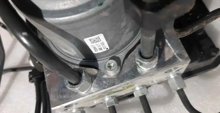 Nissan Leaf II (ZE1) (2017 - ) 3111188 Тормозные трубки и шланги — фото 5