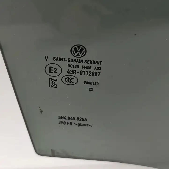 Volkswagen Golf VIII (2019 - ) 5H4845026A Стекло задней двери — фото 6
