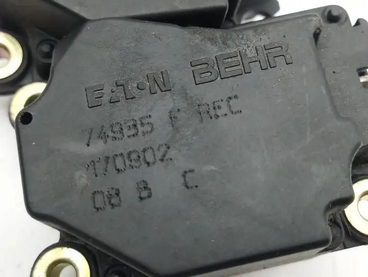 Volvo XC90 (2002 - 2006) 74932F Двигатель задвижки потока воздуха — фото 3