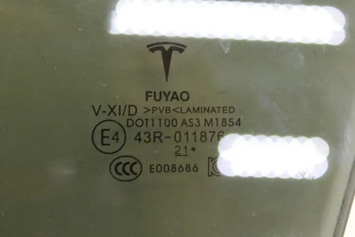 Tesla Model Y (2019 - 2024) Стекло задней двери — фото 4