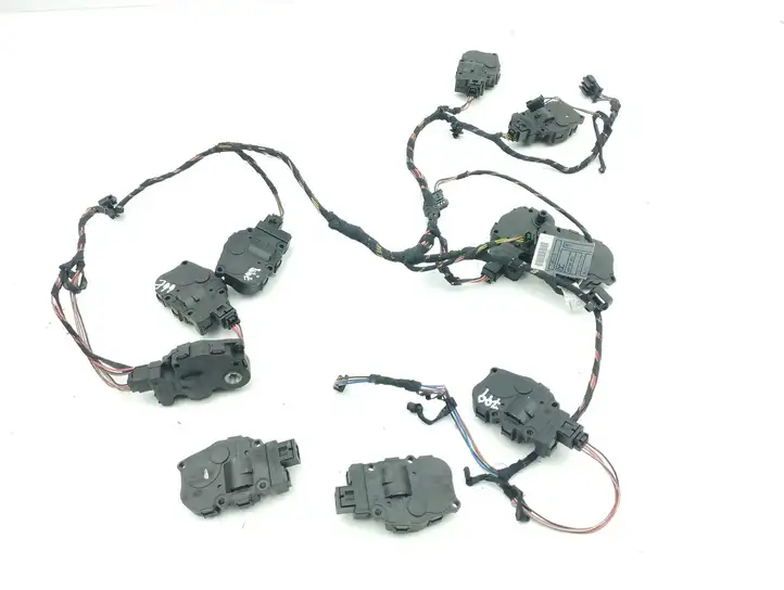 Mercedes-Benz ML W164 (2005 - 2011) T1001613W Двигатель задвижки потока воздуха — фото 1