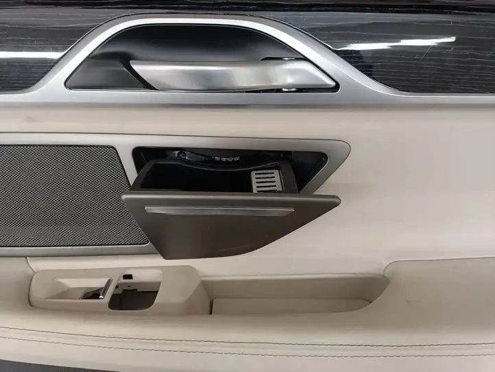BMW 7 G11 G12 (2015 - 2022) Обшивка передней двери — фото 7