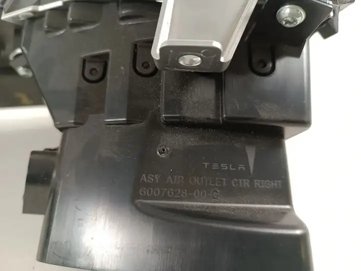 Tesla Model S (2016 - 2021) 600762800C Боковой воздушный дефлектор — фото 4