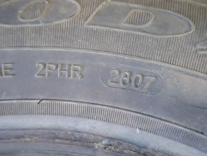 Toyota Avensis T250 (2006 - 2009) GOODYEAR Зимняя шина шипованная R15 — фото 5