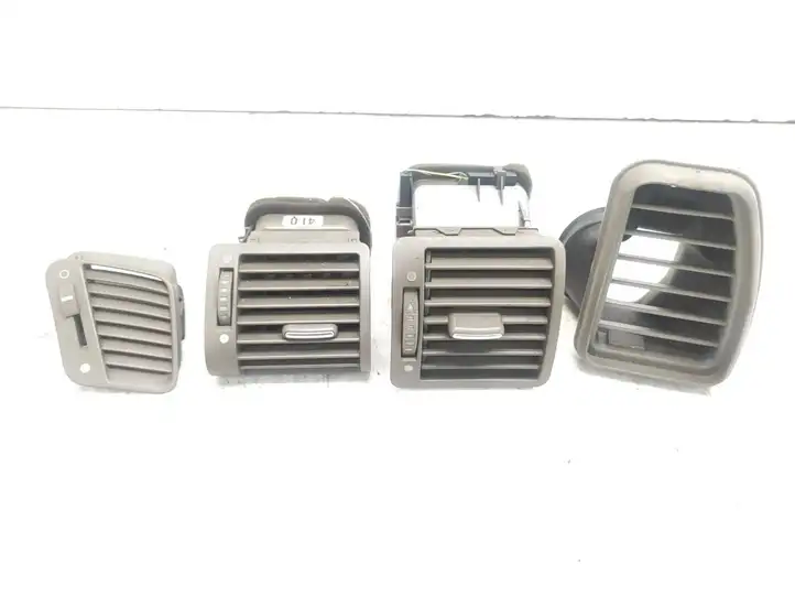 Audi A8 S8 D2 4D (1999 - 2002) 4D0820902J Боковой воздушный дефлектор — фото 1