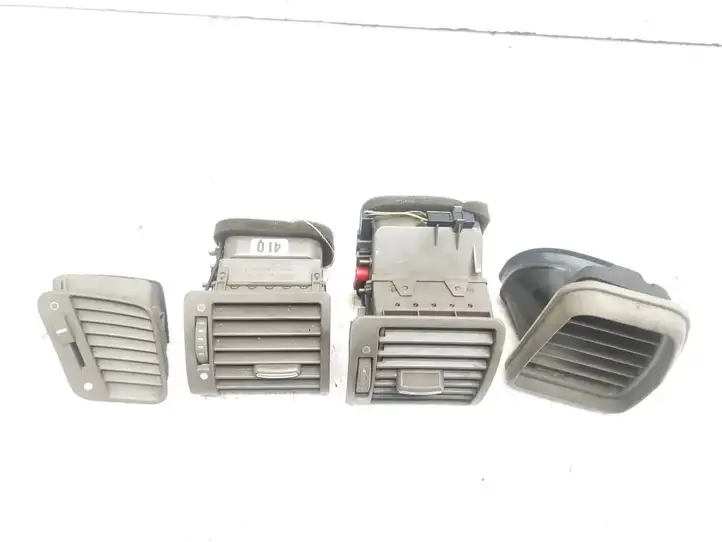 Audi A8 S8 D2 4D (1999 - 2002) 4D0820902J Боковой воздушный дефлектор — фото 2