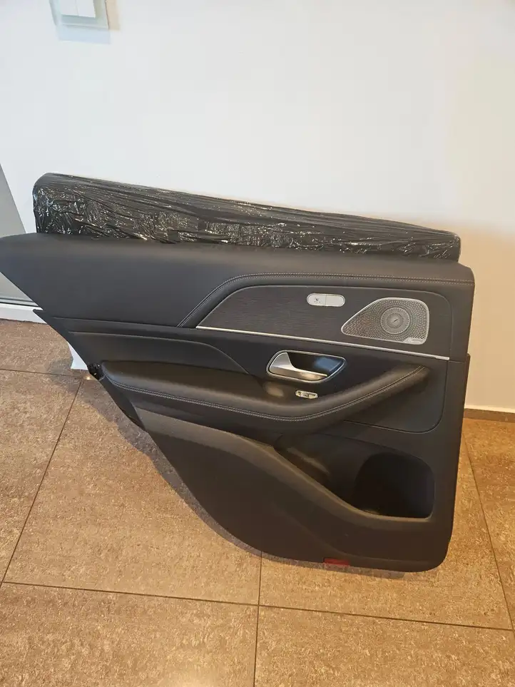 Mercedes-Benz GLE W167 (2019 - ) A1677372701 Обшивка задней двери — фото 1