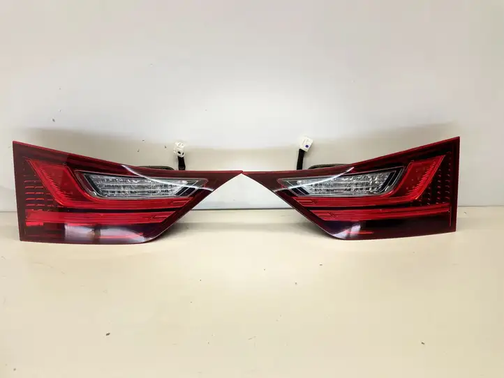 Lexus GS250 300 350 300h 450h (2011 - 2015) 8158130490 Задний фонарь в крышке багажника — фото 1