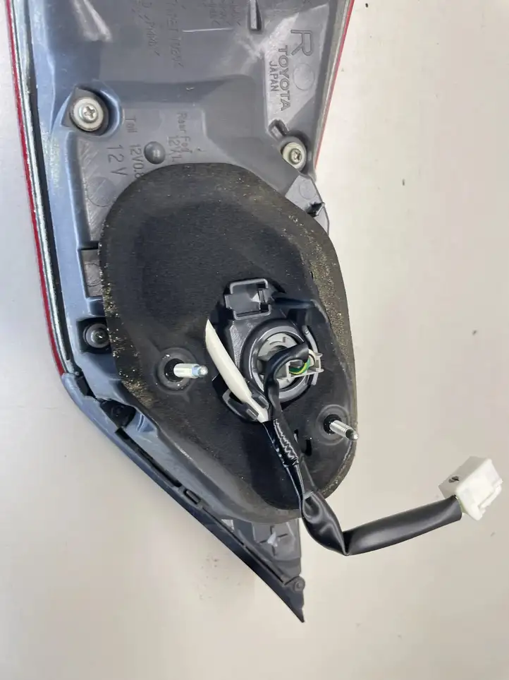 Lexus GS250 300 350 300h 450h (2011 - 2015) 8158130490 Задний фонарь в крышке багажника — фото 2