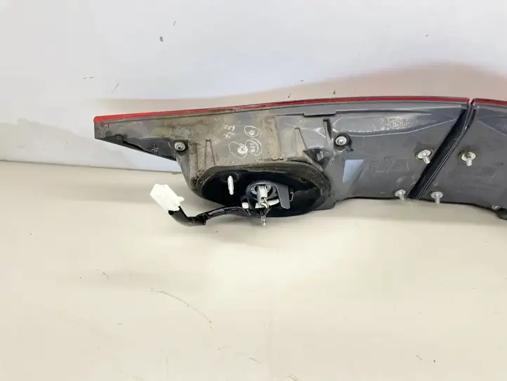 Lexus GS250 300 350 300h 450h (2011 - 2015) 8158130490 Задний фонарь в крышке багажника — фото 8