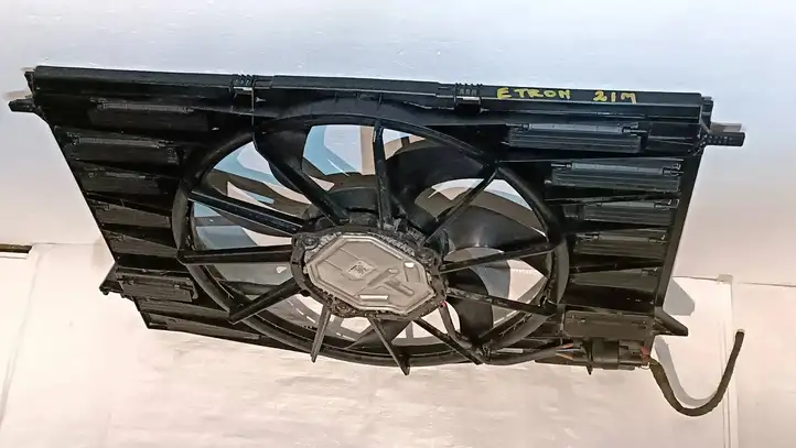 Audi e-tron (2018 - ) 8W0959455T Дифузор радиатора — фото 6