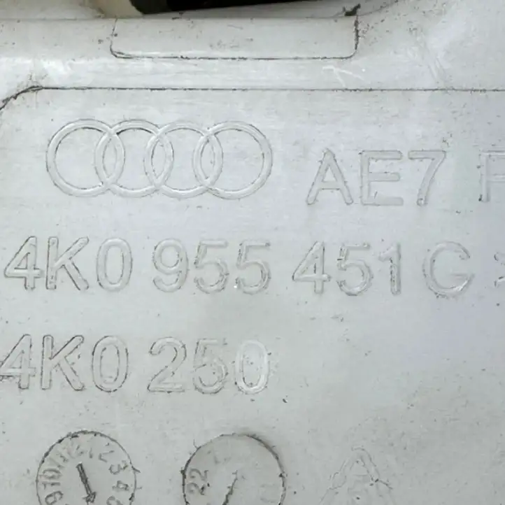 Audi A7 S7 4K8 (2018 - ) 4K0955451G Бачок омывателя стекла — фото 3