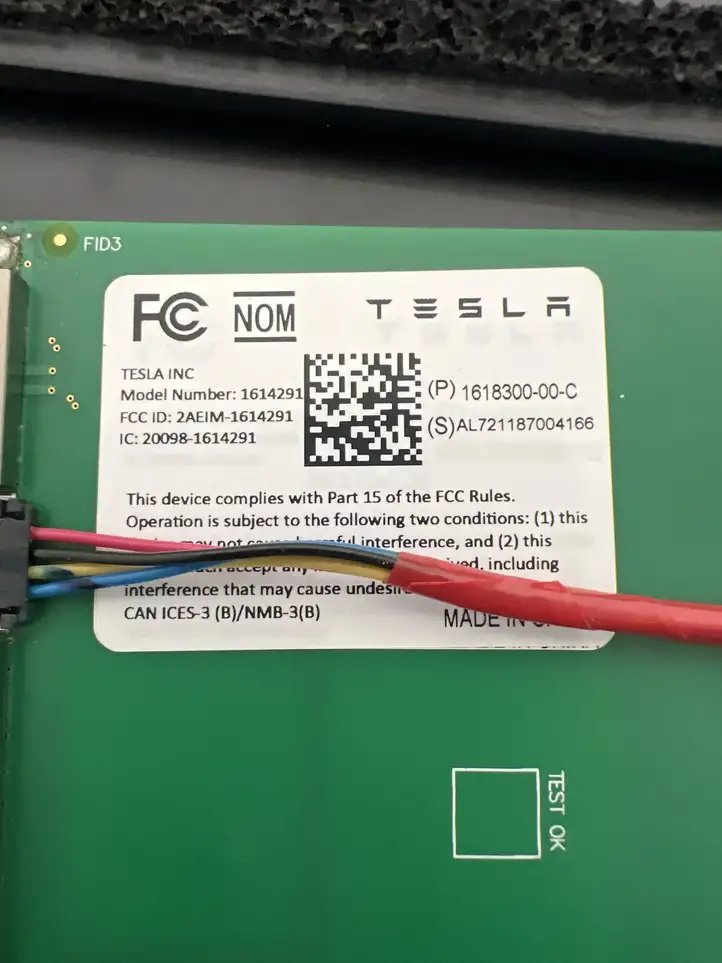Tesla Model S (2021 - ) Накладка стекла передней двери — фото 5