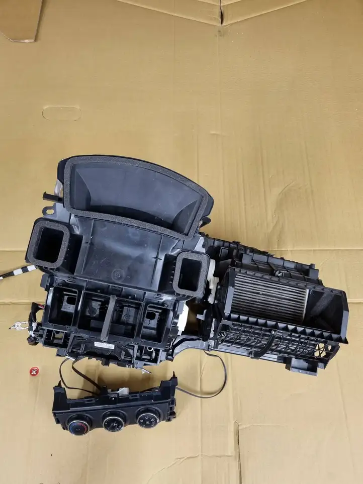 Toyota Yaris Cross (2020 - ) 87050K0060 Комплект системы вентиляции салона — фото 1