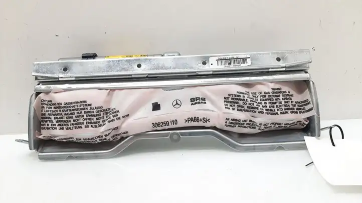 Mercedes-Benz C W204 (2007 - 2014) 2048602002 Коленная подушка безопасности — фото 1