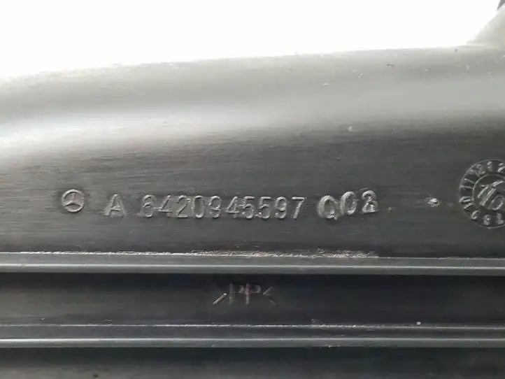 Mercedes-Benz E W212 (2009 - 2016) A6420945597 Детали воздухозаборника — фото 5