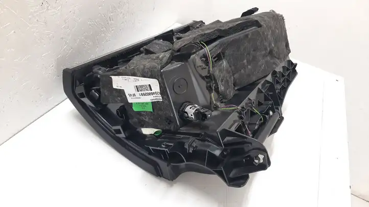 Mercedes-Benz C W204 (2007 - 2014) A2046802691 Вещевой ящик — фото 15