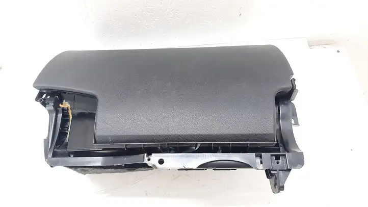 Mercedes-Benz C W204 (2007 - 2014) A2046802691 Вещевой ящик — фото 18
