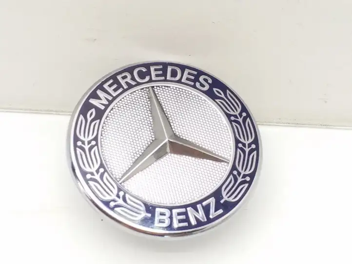 Mercedes-Benz C W204 (2007 - 2014) 2048170616 Эмблемы и надписи — фото 1