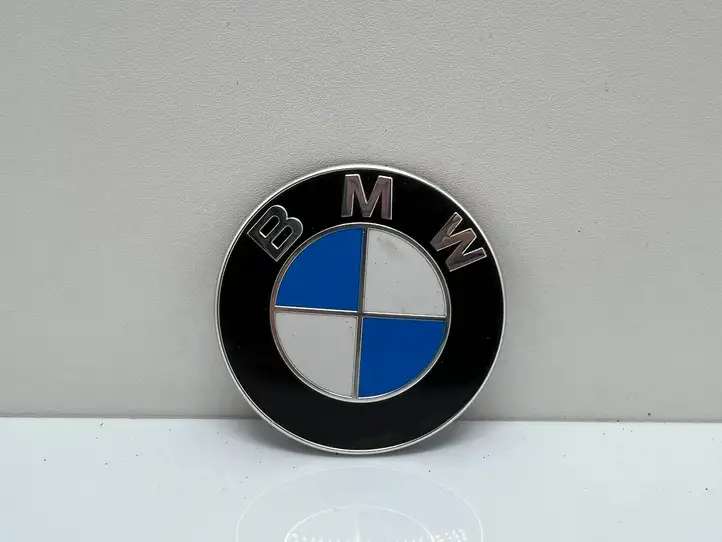BMW 3 F30 F35 F31 (2012 - 2018) 8219237 Эмблема модели — фото 1