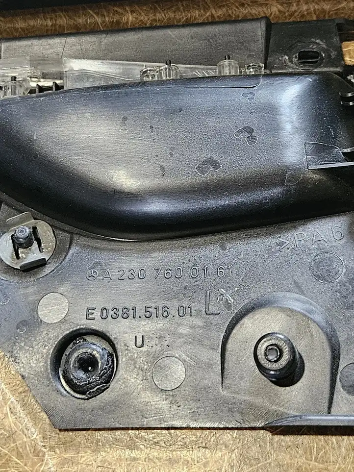 Mercedes-Benz SL R230 (2001 - 2012) A2307203970 Обшивка передней двери — фото 4