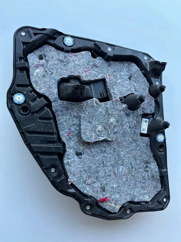 BMW X6 G06 (2019 - ) 51359879393 Рамка дверного стекла задней двери — фото 1