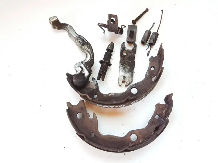 Toyota RAV 4 (XA30) (2006 - 2016) 4654042020 Колодки ручного тормоза — фото 1