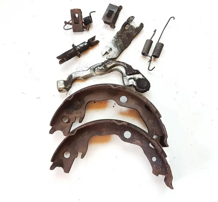 Toyota RAV 4 (XA30) (2006 - 2016) 4654042020 Колодки ручного тормоза — фото 2