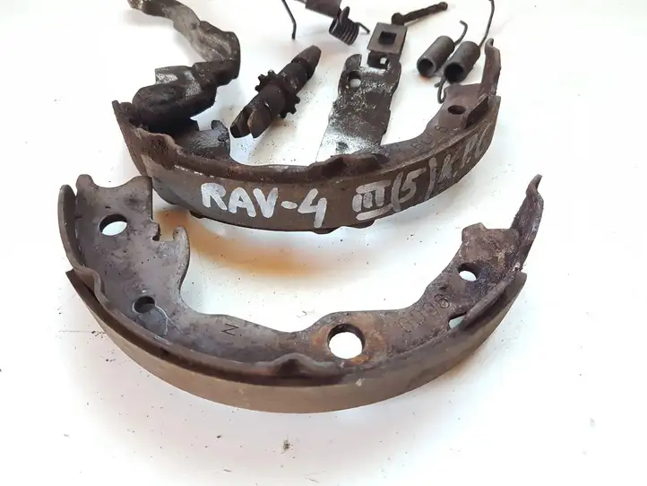 Toyota RAV 4 (XA30) (2006 - 2016) 4654042020 Колодки ручного тормоза — фото 3
