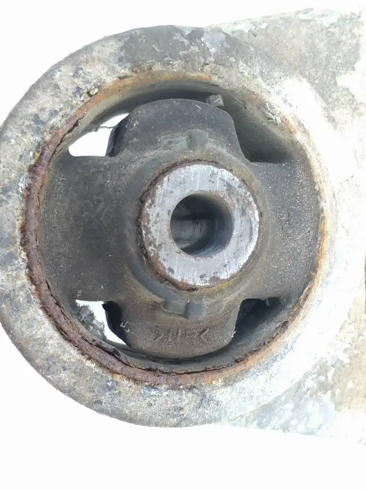 Toyota RAV 4 (XA30) (2006 - 2016) 42130 Опора заднего дифференциала — фото 2