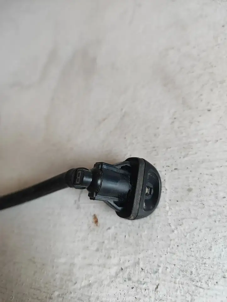 Toyota RAV 4 (XA50) (2018 - ) Распылитель (распылители) оконной жидкости заднего стекла — фото 2