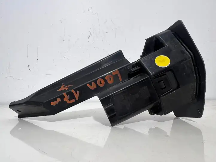 Seat Leon (5F) (2012 - 2019) 5F0807596B Кронштейн форсунки омывателя фар — фото 1