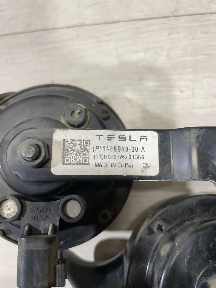 Tesla Model 3 (2017 - 2023) 148694300A Звуковой сигнал — фото 7